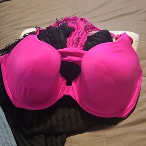 Victoria's Secret Fuchsia Lace Bra